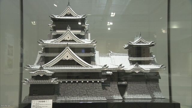 地震で壊れた熊本城のために東京で展覧会を開く