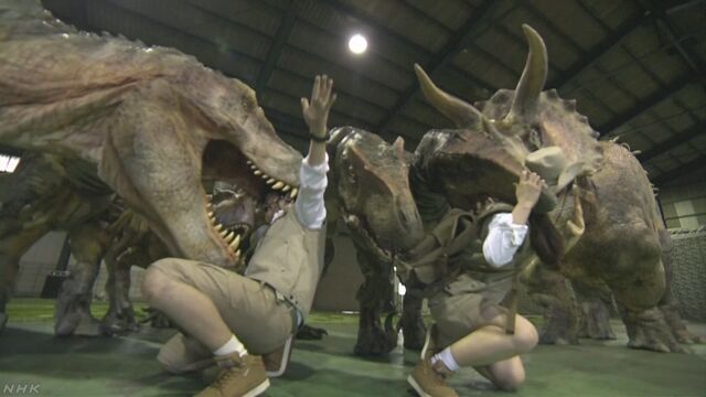 恐竜が生きているように動くショー