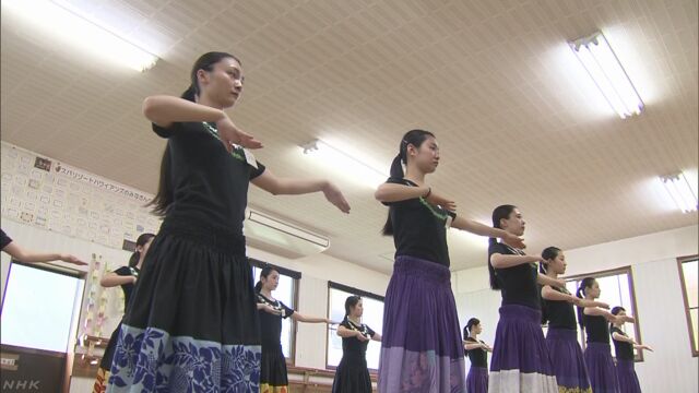福島県 フラダンスの新しいダンサーが練習を始める