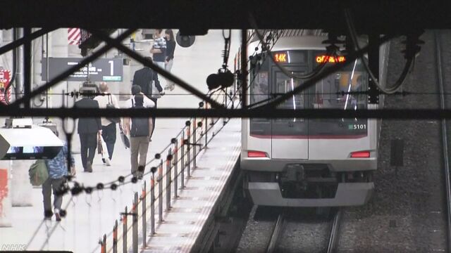 痴漢をしたと言われた男性が電車にぶつかって亡くなる