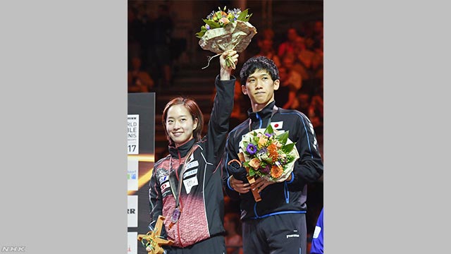 卓球の世界選手権で日本の選手が金メダルを取る