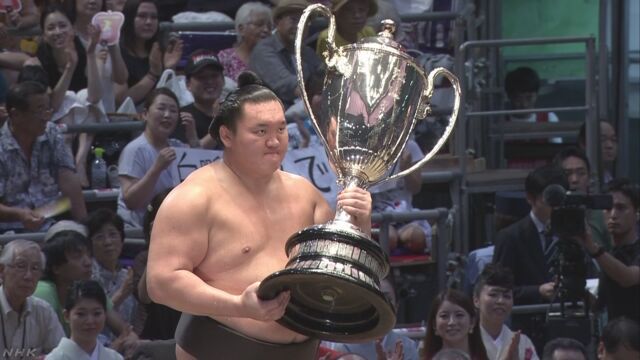 大相撲 横綱の白鵬が39回目の優勝