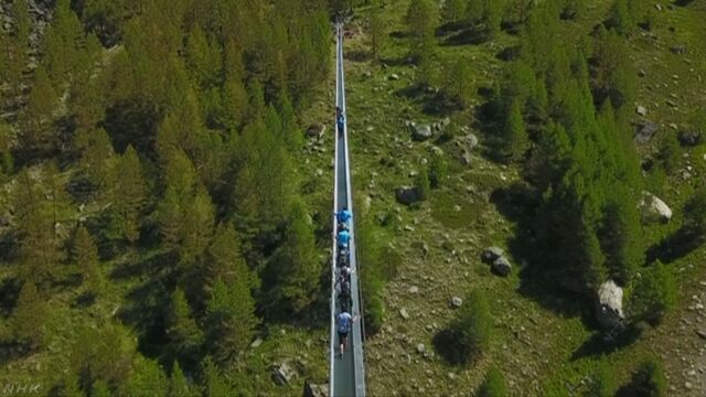 スイスに人が歩く新しいつり橋ができる 世界でいちばん長い