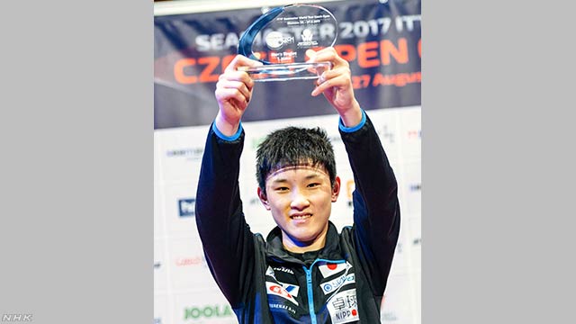 卓球のワールドツアーで14歳の張本選手が優勝する