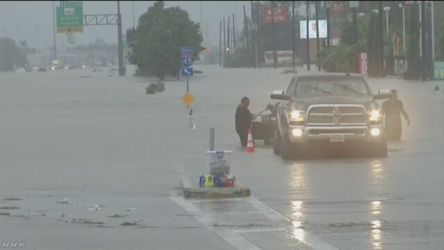 アメリカのテキサス州 たくさんの雨で川の水があふれる