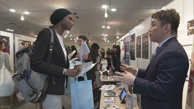 日本で働きたい留学生と世界で仕事をする会社が話す会