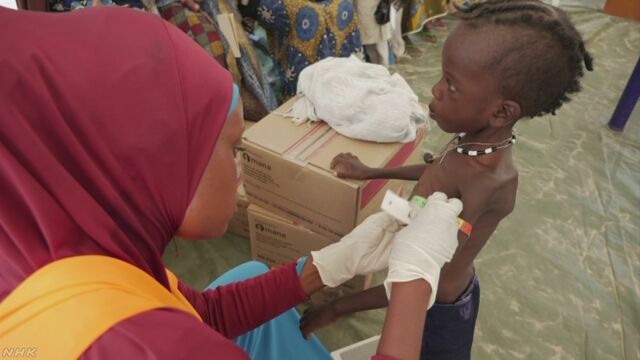 去年5歳より小さな子どもが560万人亡くなった