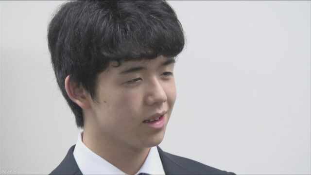 将棋の藤井聡太さんが来年高校に行くと決める