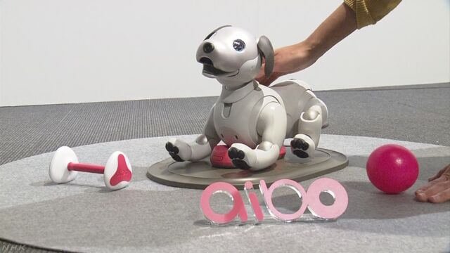 ソニーが新しい犬の形のロボット「aibo」を発表