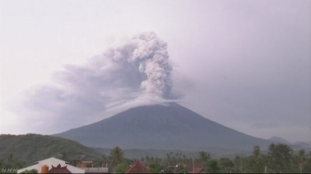 バリ島で火山が噴火 飛行機が飛ぶことができなくなる