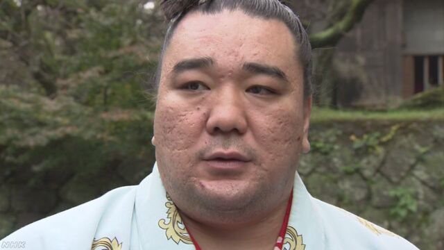 横綱の日馬富士が力士をやめる