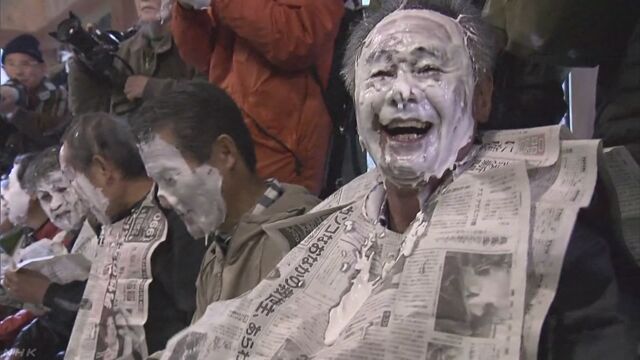 福岡県 「おしろい祭り」でまちが元気になるように祈る