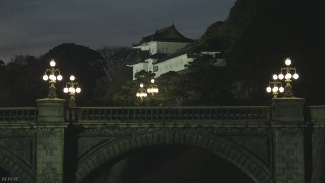ライトで明るくして皇居の夜の景色を楽しむ