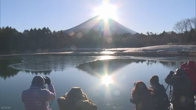 山梨県 美しい「ダイヤモンド富士」が見える
