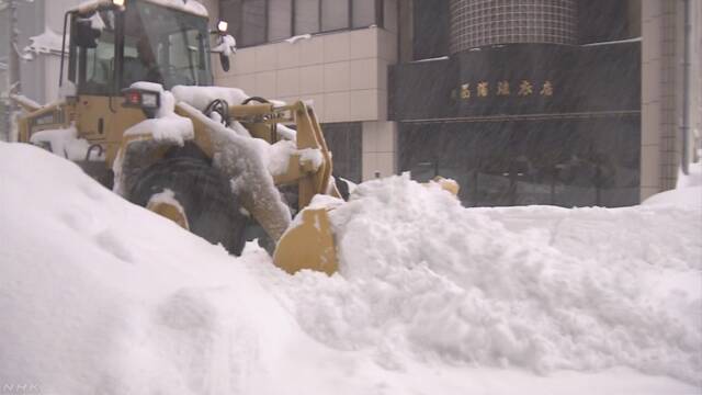 福井県や石川県などで雪がたくさん降っている