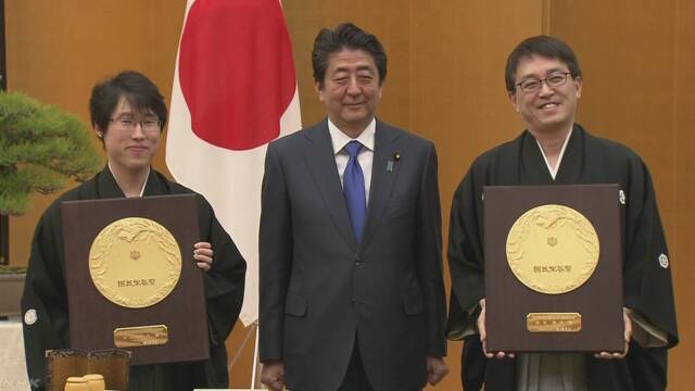 将棋の羽生さんと囲碁の井山さんが国民栄誉賞をもらう