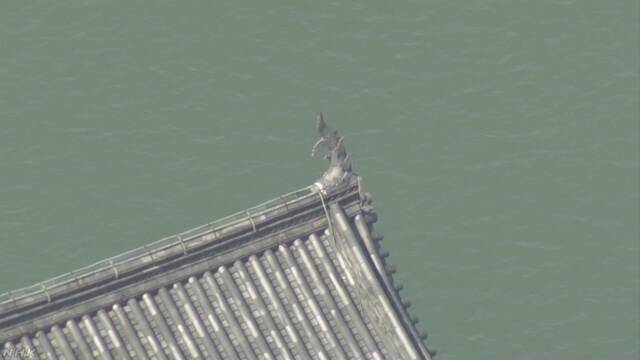 犬山城 雷で壊れた「しゃちほこ」の代わりに新しい物を置く