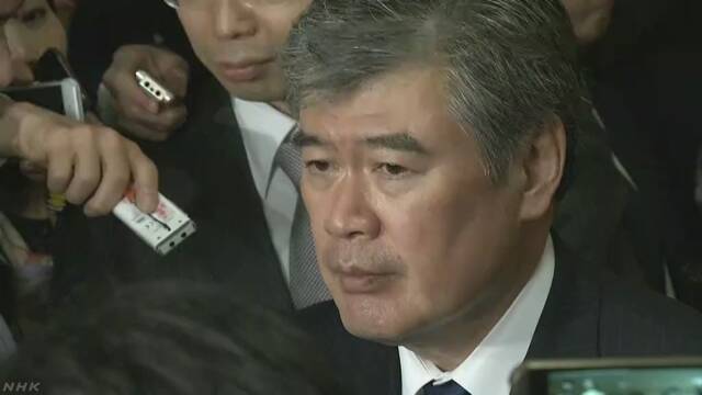 雑誌にセクハラしたと書かれた財務省の事務次官がやめる