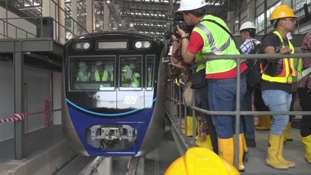インドネシア 初めての地下鉄を走る車両が日本から着いた