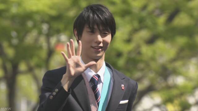 フィギュアスケートの羽生選手が仙台市でパレードをする