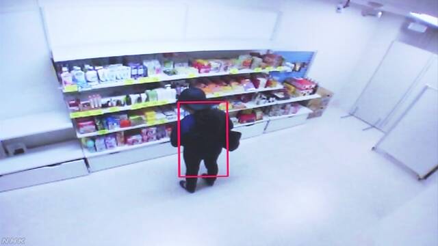 AIが入ったカメラで店の品物を盗まれないようにする