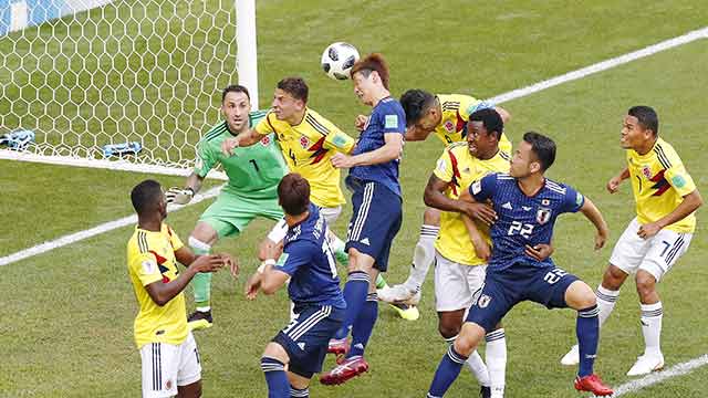 サッカーのワールドカップ 日本がコロンビアに勝つ