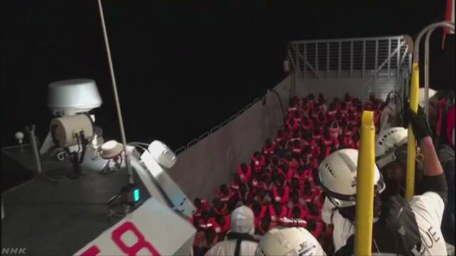 イタリア アフリカからの難民などが乗る船を港に入れない