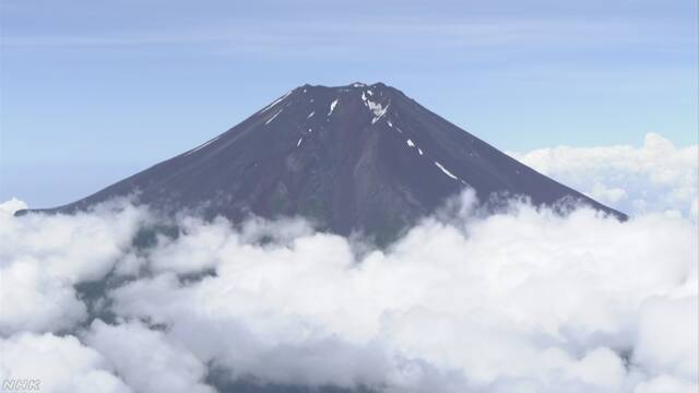 富士山 山梨県から登る道で「山開き」