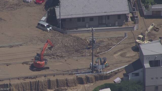 広島県府中町 土や木が川の流れを止めて水があふれる
