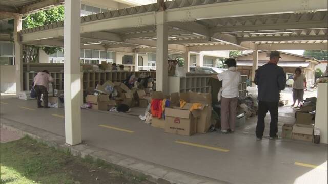 雨で大勢の人が避難している倉敷市「今は物を送らないで」