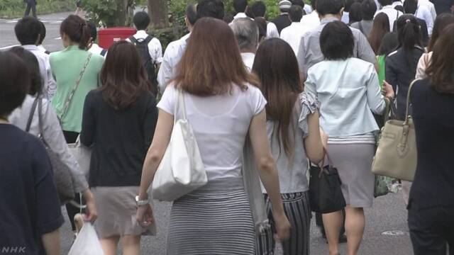 子どもがいる女性のうち仕事をしている人が70%以上になる