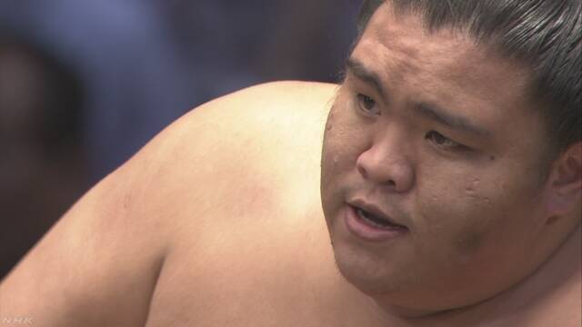 7月の大相撲で御嶽海が初めて優勝する