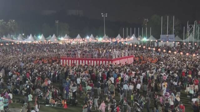 マレーシアで3万5000人が盆踊りを楽しむ