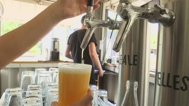 暑いドイツでビールが売れて瓶が足りなくなっている