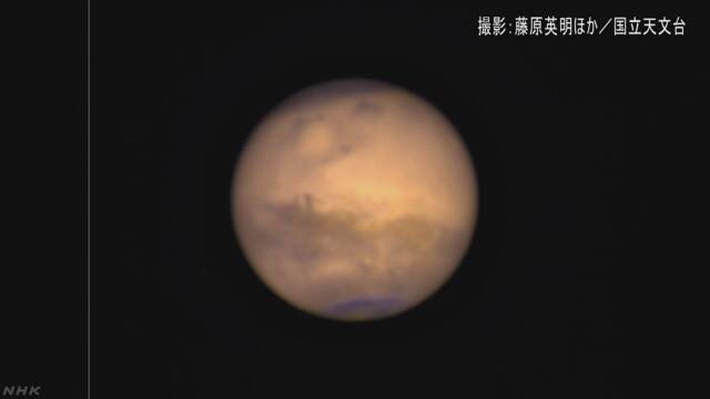 火星 地球ととても近くなって明るく光る