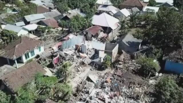 インドネシアのロンボク島 地震で400人以上が亡くなる