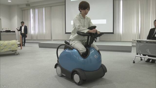 スマートフォンで呼ぶことができる車いす
