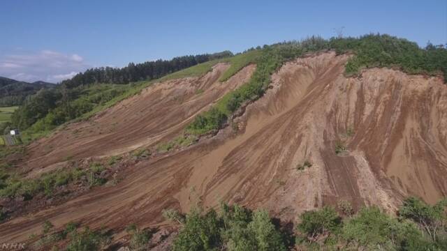 北海道の地震 警察などが壊れた家に人がいないかさがす
