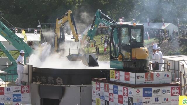 1万2695人が食べる芋煮を作ってギネス世界記録になる