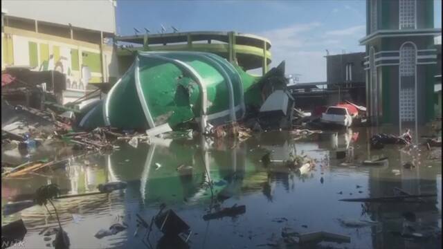 インドネシア 地震と津波で800人以上が亡くなる