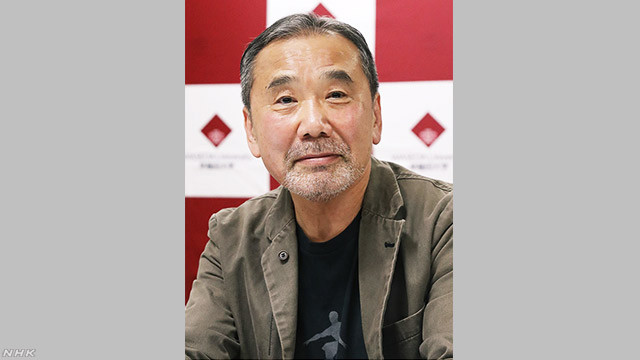 作家の村上春樹さんが早稲田大学にたくさんの資料を贈る