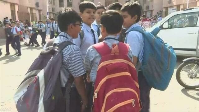 インド「子どものかばんをもっと軽くしなさい」と政府が言った