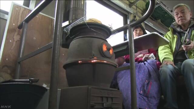 青森県 冬が来て暖かい「ストーブ列車」が始まる