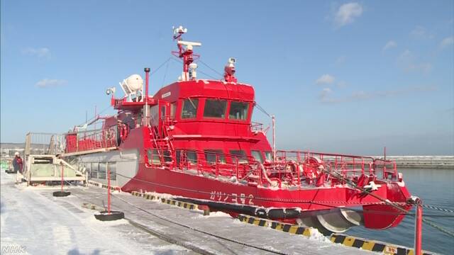 北海道紋別市で流氷を楽しむ船の運転が始まる