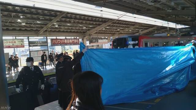 インフルエンザの女性が駅のホームから落ちて亡くなる