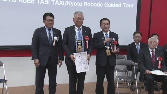 AIロボットが京都の観光地を案内するタクシー