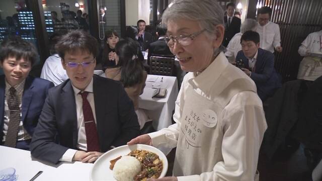 認知症のお年寄りがレストランで働く